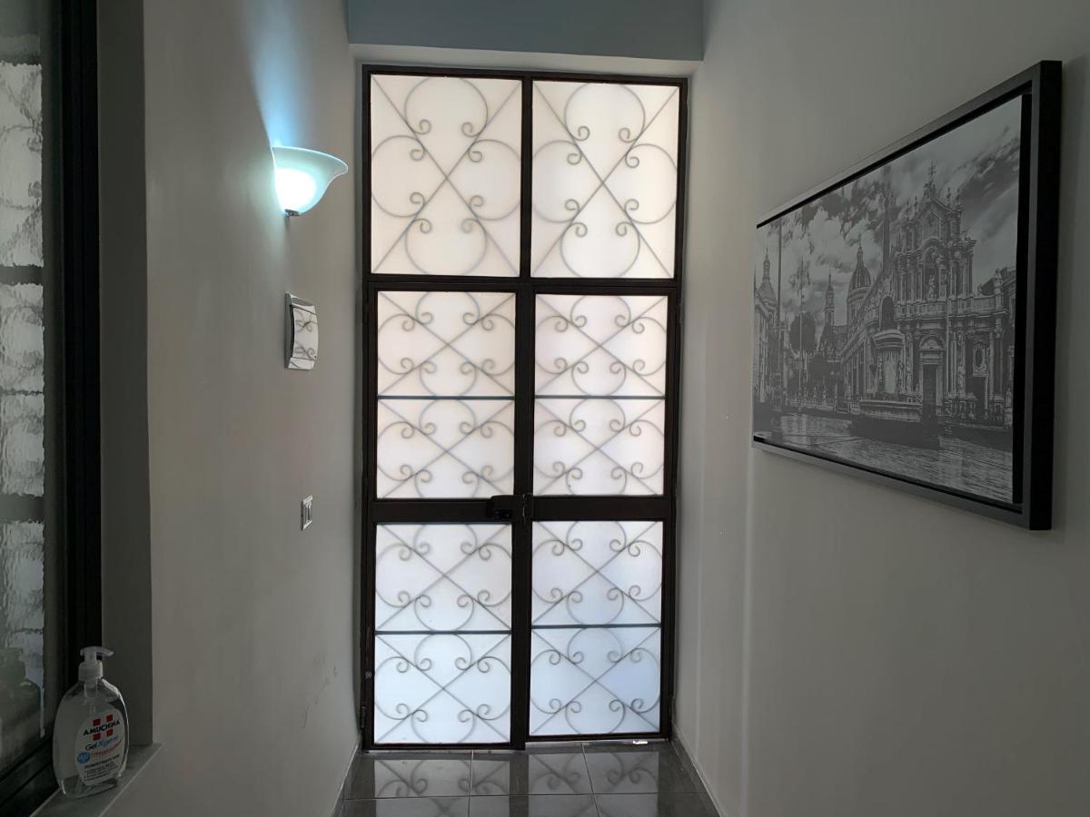Mita Apartments Catania Bagian luar foto